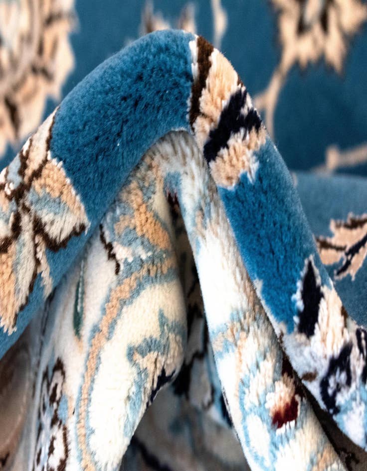 Detail image of  6' 9 x 10' 4 Nain Rug