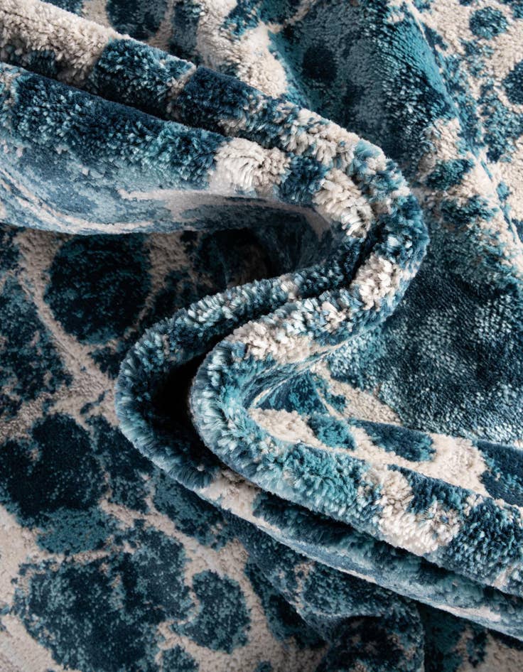 Detail image of  6' x 9' Oasis Rug