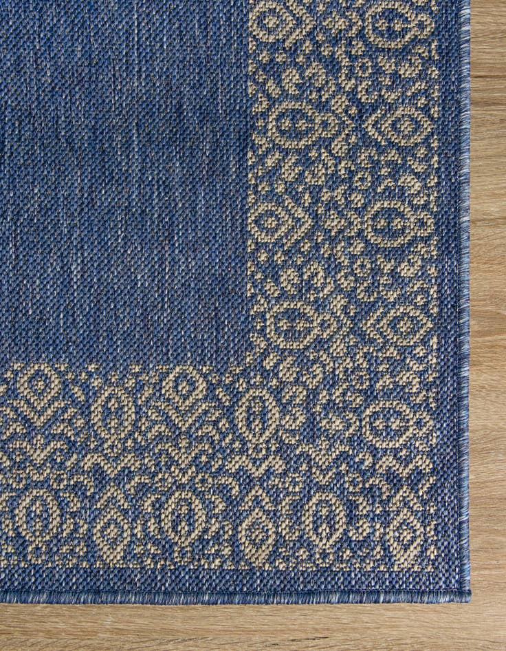 Detail image of 5' 3 x 8' Washable Border Indoor / Outdoor Rug