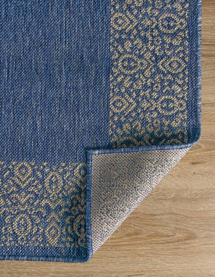 Detail image of 5' 3 x 8' Washable Border Indoor / Outdoor Rug