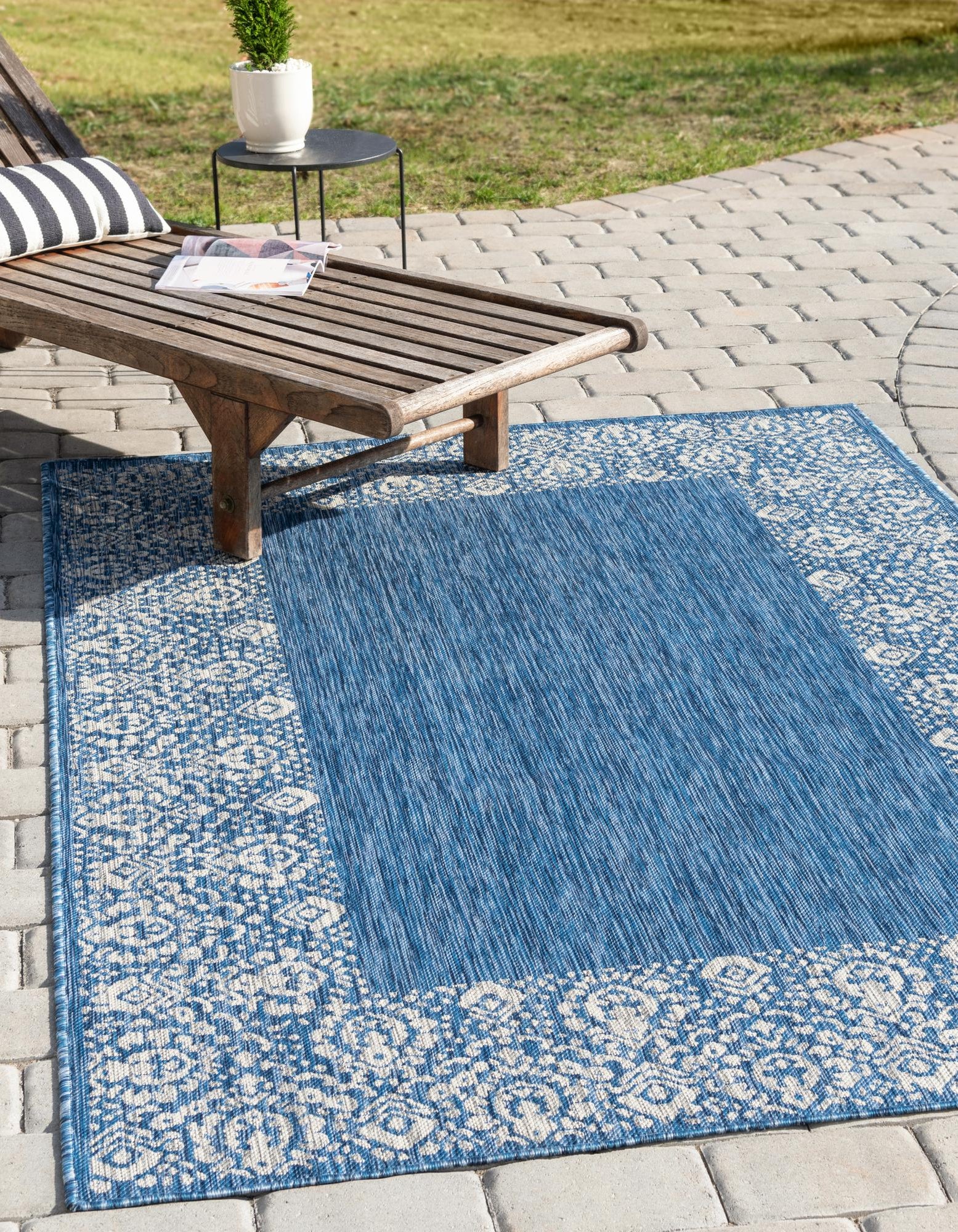 Blue 5' x 8' Border Indoor / Outdoor Rug | Rugs.com