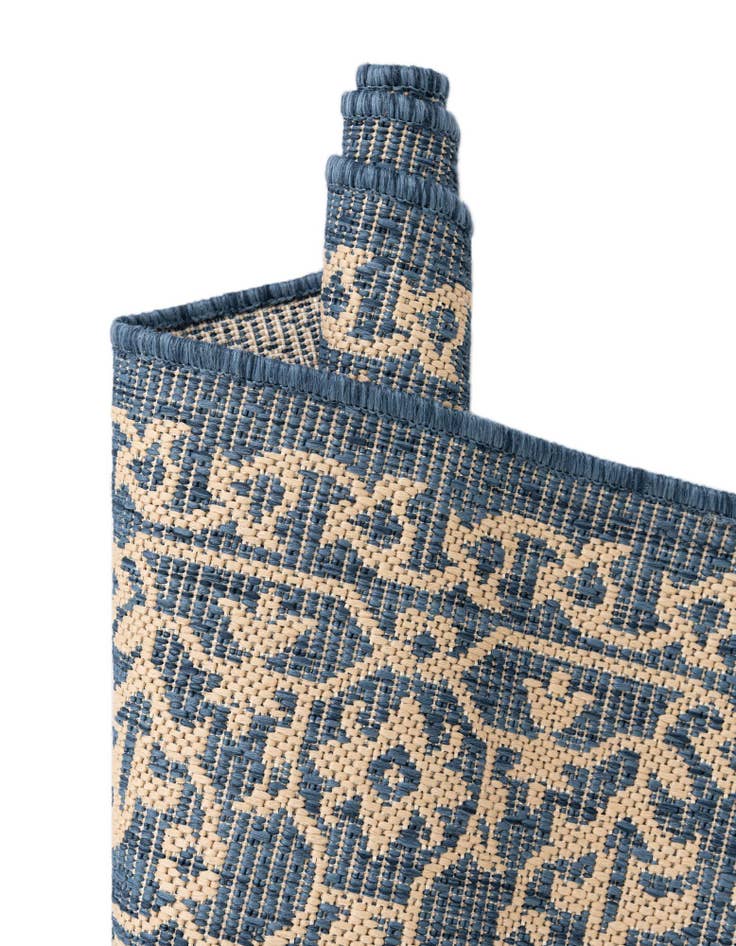 Detail image of  7' x 10'  Washable Botanical Indoor / Outdoor Rug