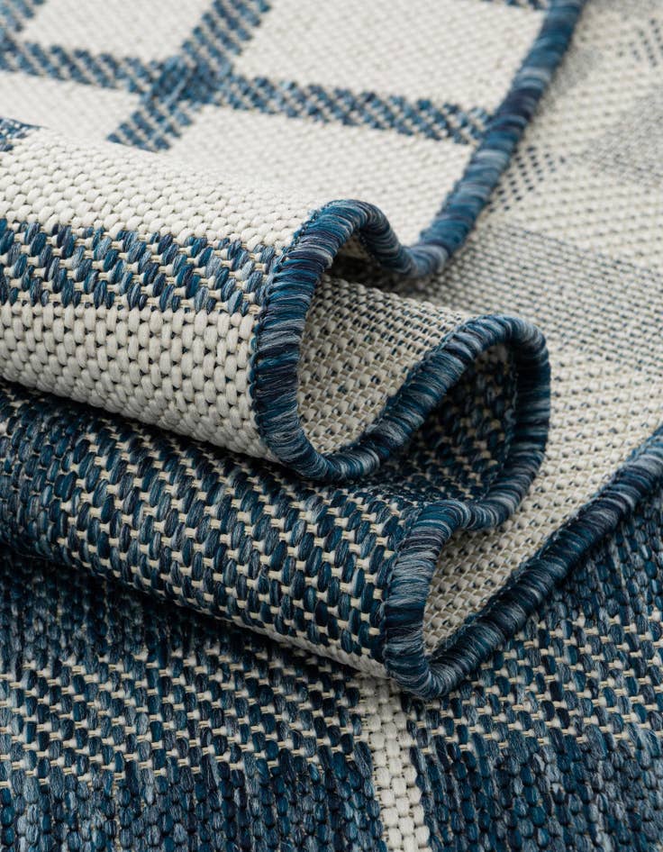 Detail image of  4' x 6'  Washable Checkered Indoor / Outdoor Rug