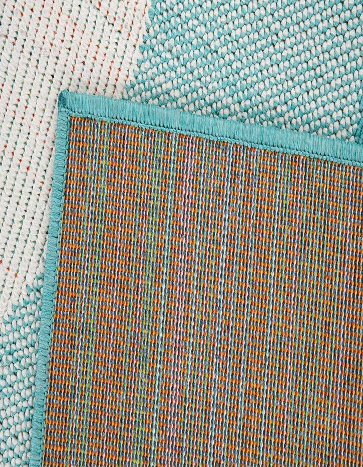 Detail image of  5' 3 x 7' 8  Washable Coastal Indoor / Outdoor Rug