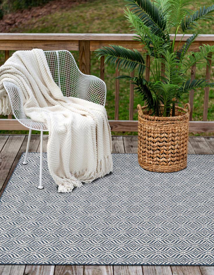 Detail image of  9' x 12'  Washable Lattice Indoor / Outdoor Rug