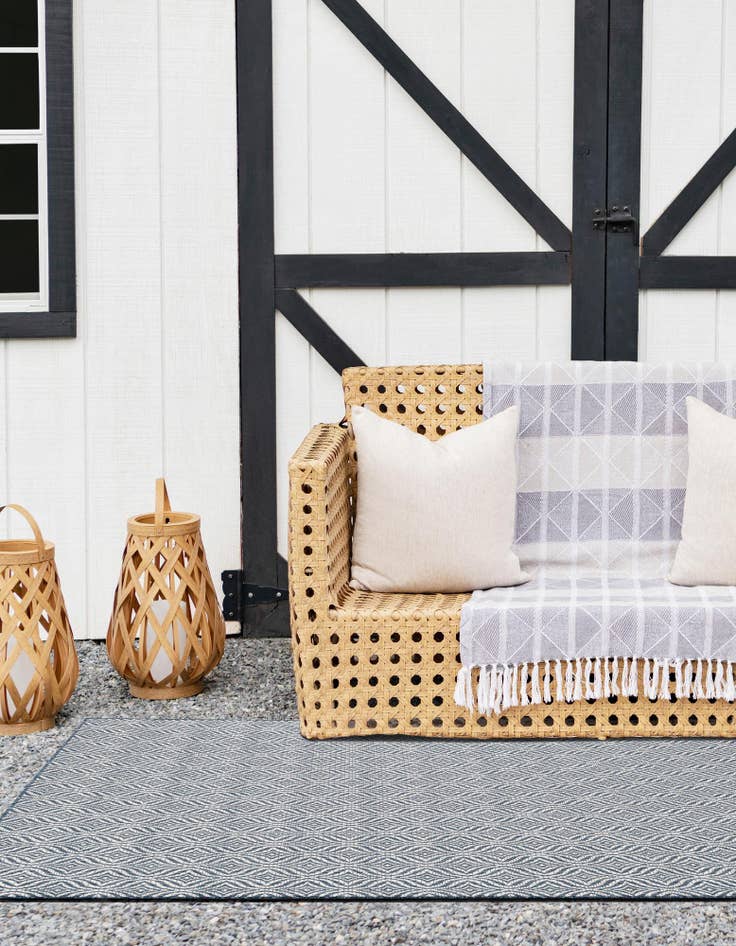 Detail image of  9' x 12'  Washable Lattice Indoor / Outdoor Rug