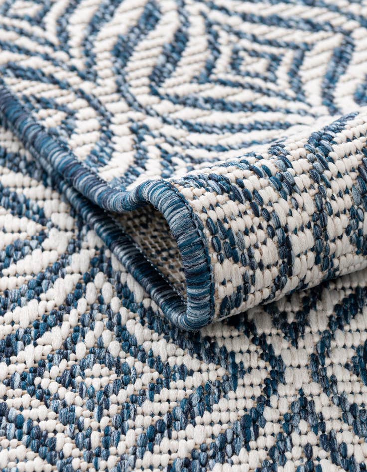 Detail image of  9' x 12'  Washable Lattice Indoor / Outdoor Rug