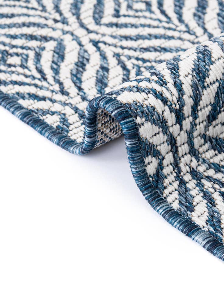 Detail image of  9' x 12'  Washable Lattice Indoor / Outdoor Rug