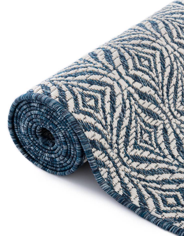 Detail image of  9' x 12'  Washable Lattice Indoor / Outdoor Rug