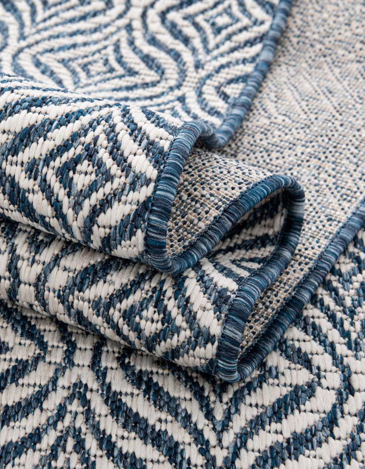 Detail image of  9' x 12'  Washable Lattice Indoor / Outdoor Rug