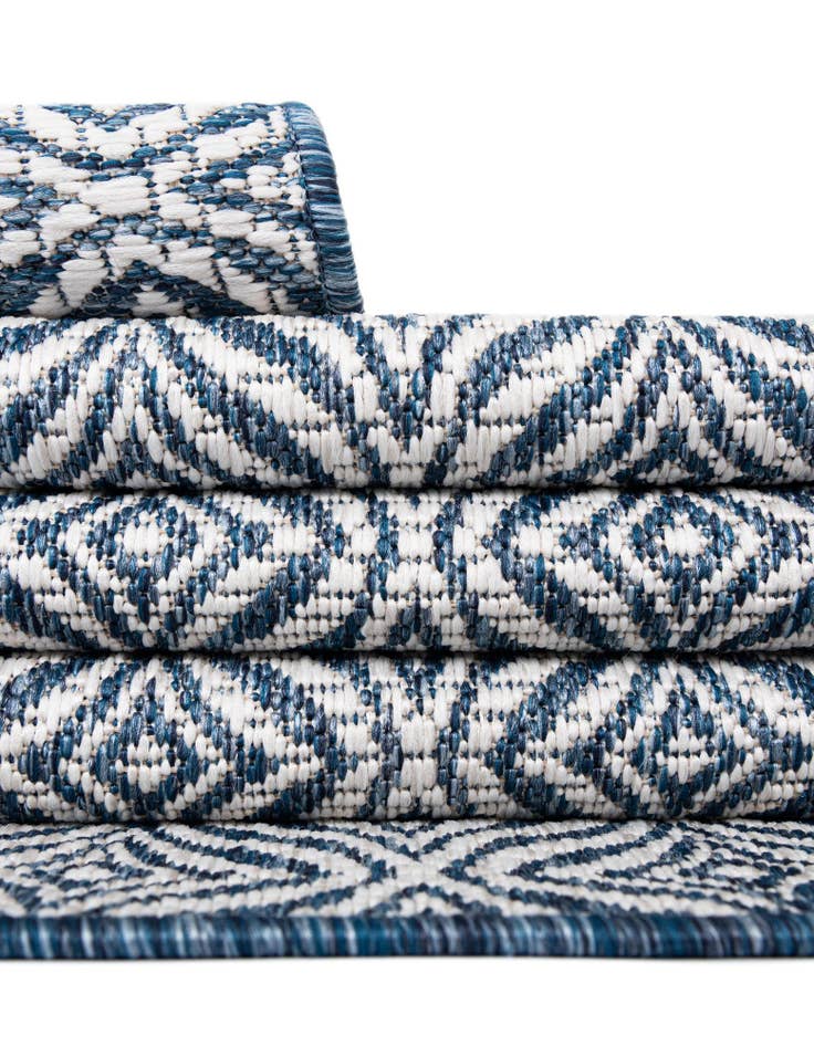 Detail image of  9' x 12'  Washable Lattice Indoor / Outdoor Rug