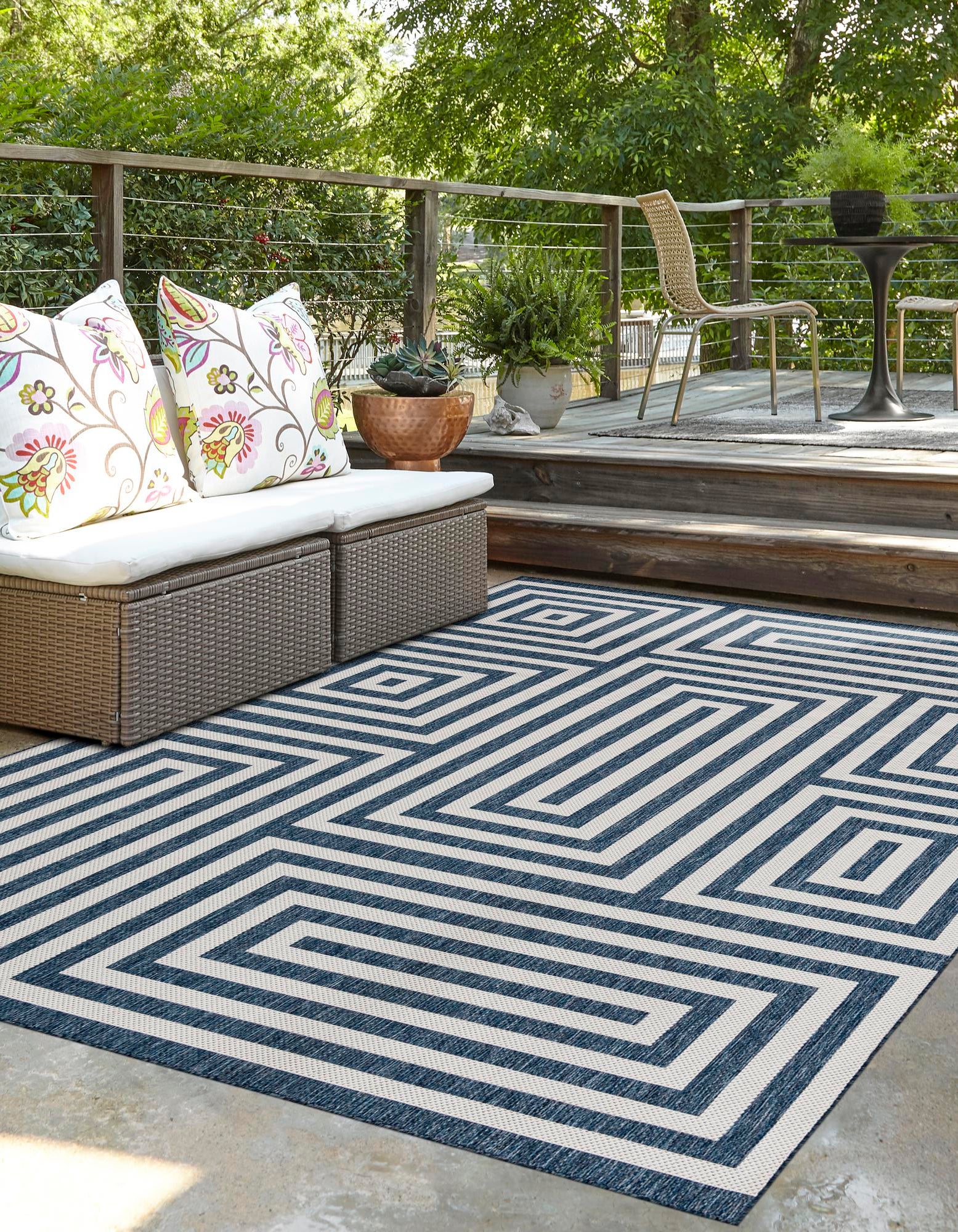 Blue 7' 10 x 10' Modern Indoor / Outdoor Rug | Rugs.com