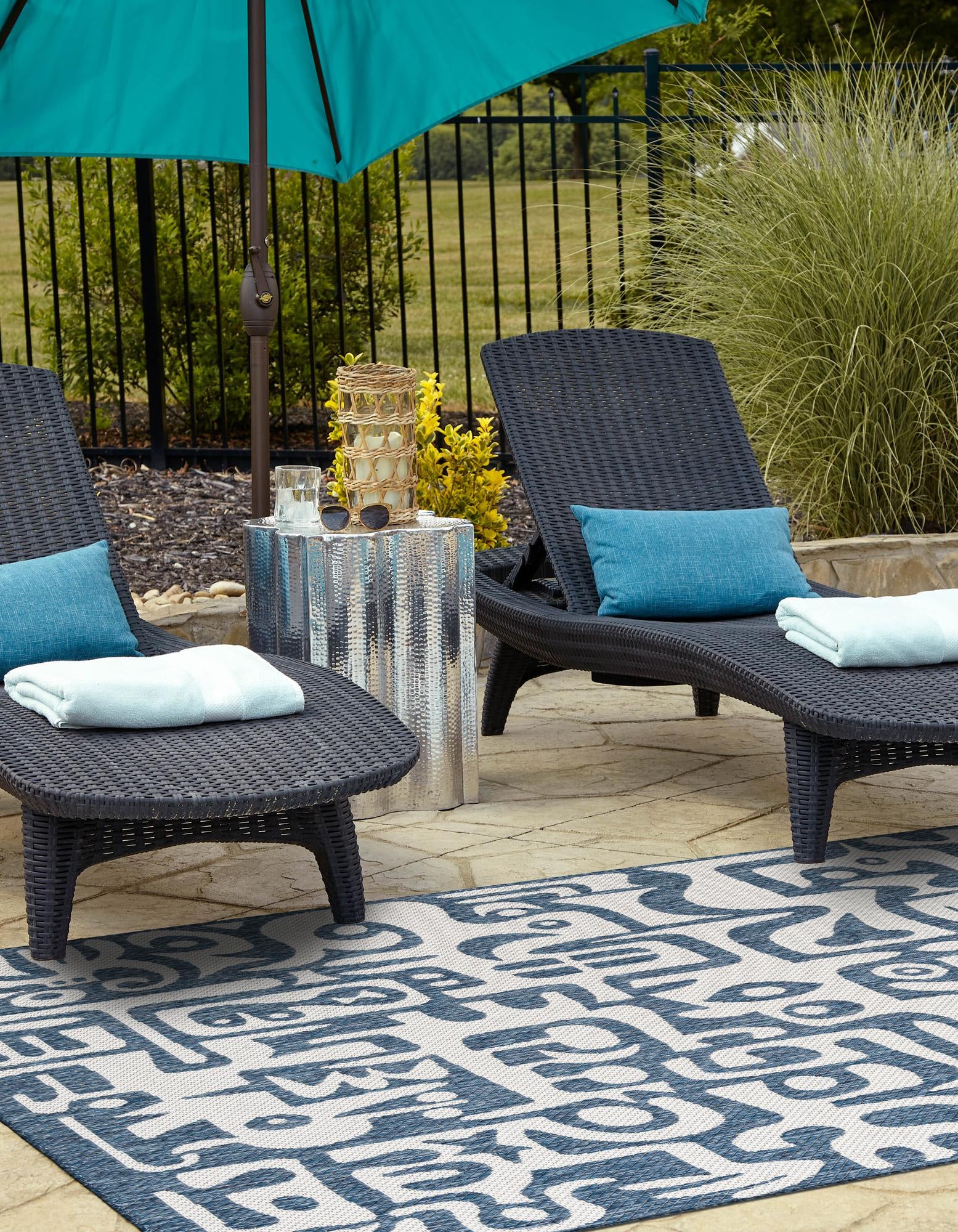 Blue 6' x 9' Modern Indoor / Outdoor Rug | Rugs.com