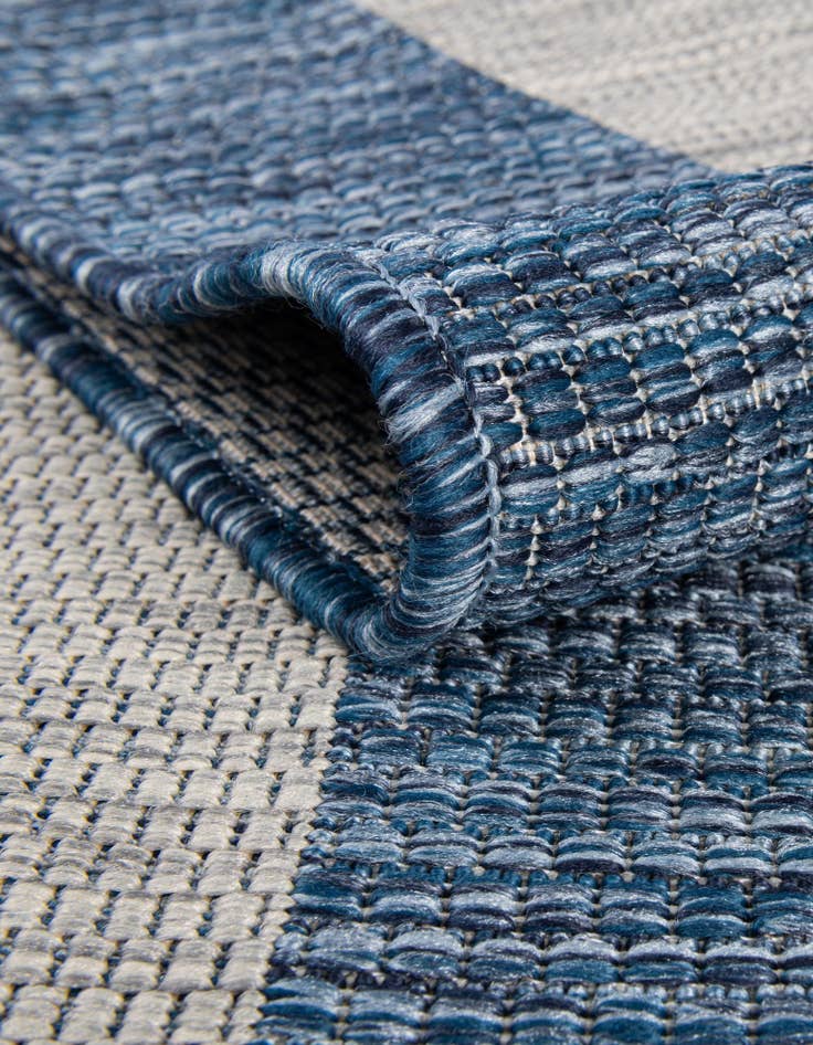 Detail image of  4' x 6'  Washable Ribbon Indoor / Outdoor Rug