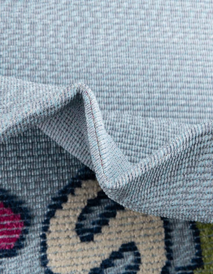 Detail image of  5' 3 x 7' 7  Washable  Indoor / Outdoor Rug