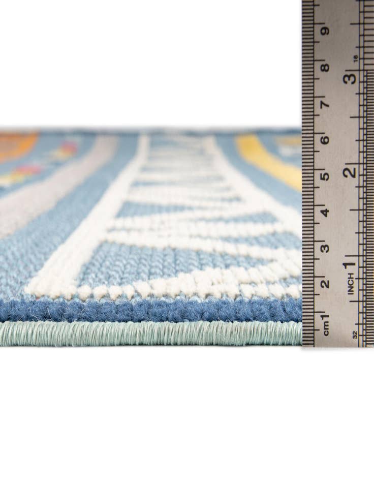 Detail image of  7' 3 x 9' 10  Washable  Indoor / Outdoor Rug