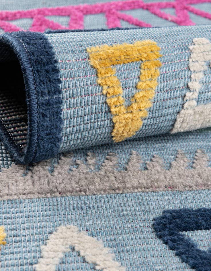 Detail image of  4' 7 x 7' 3  Washable  Indoor / Outdoor Rug