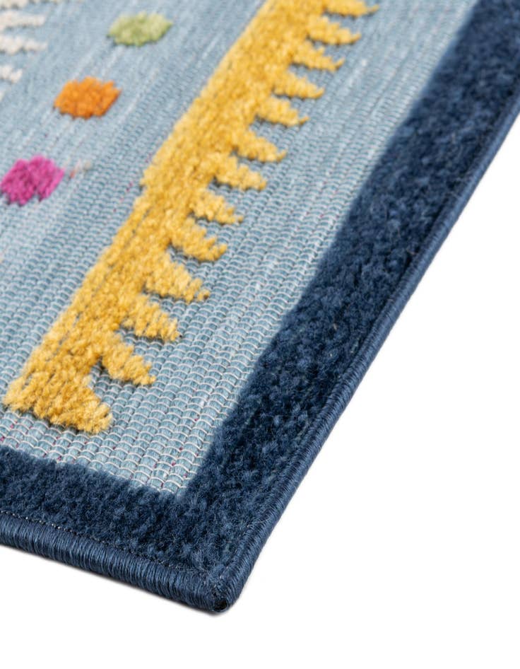 Detail image of  4' 7 x 7' 3  Washable  Indoor / Outdoor Rug