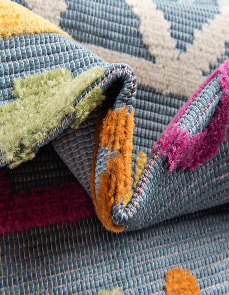 Detail image of  4' 7 x 7' 3  Washable  Indoor / Outdoor Rug