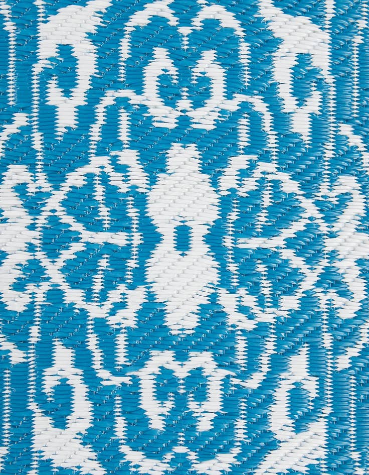 Detail image of  4' x 6'  Washable Traditional Indoor / Outdoor Rug