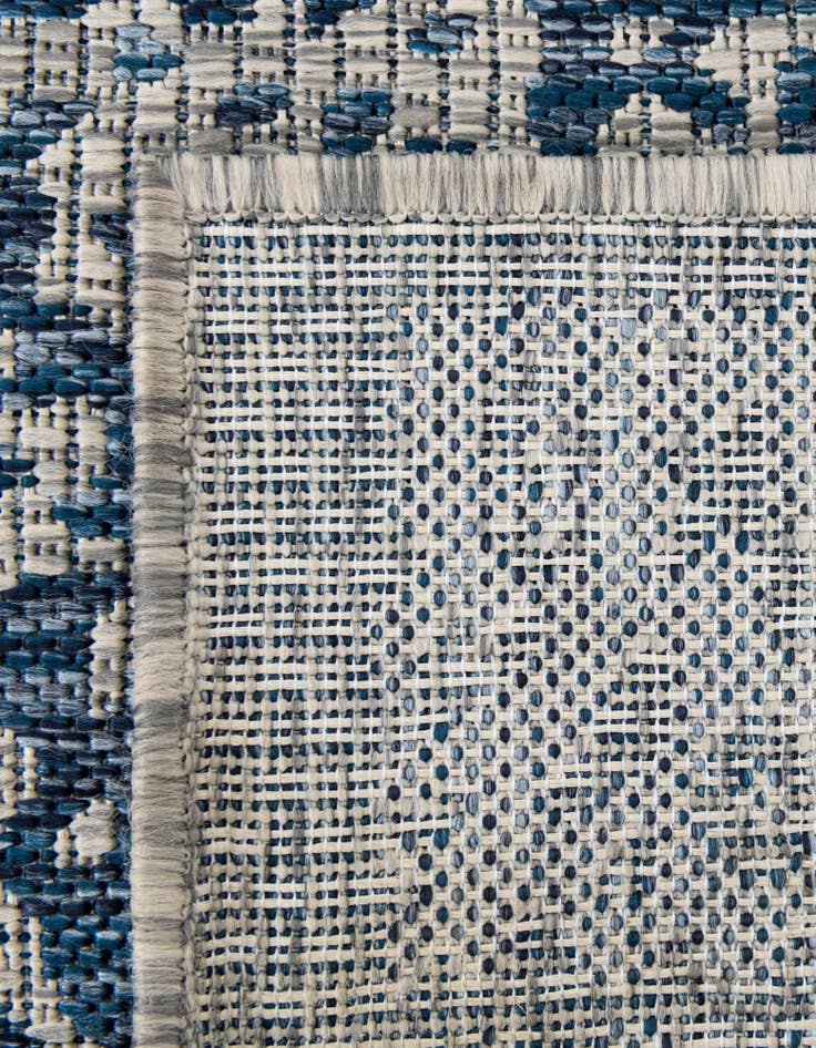 5' 3 x 8'  Washable Traditional Indoor / Outdoor Rug