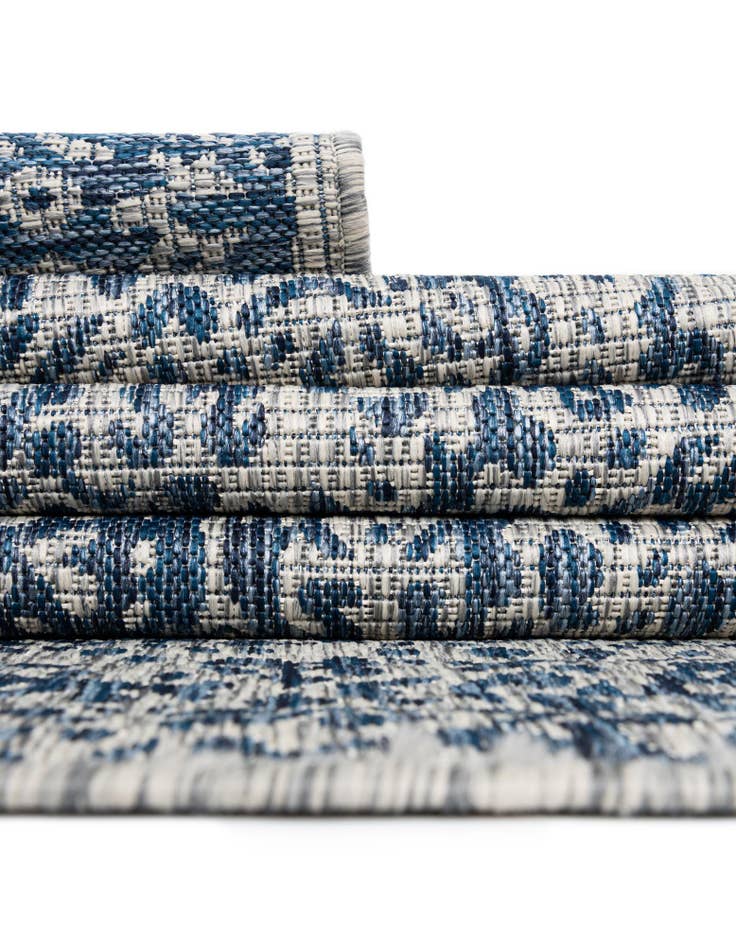 Detail image of  9' x 12'  Washable Traditional Indoor / Outdoor Rug