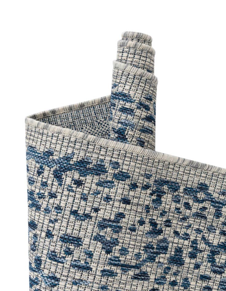 Detail image of  9' x 12'  Washable Traditional Indoor / Outdoor Rug