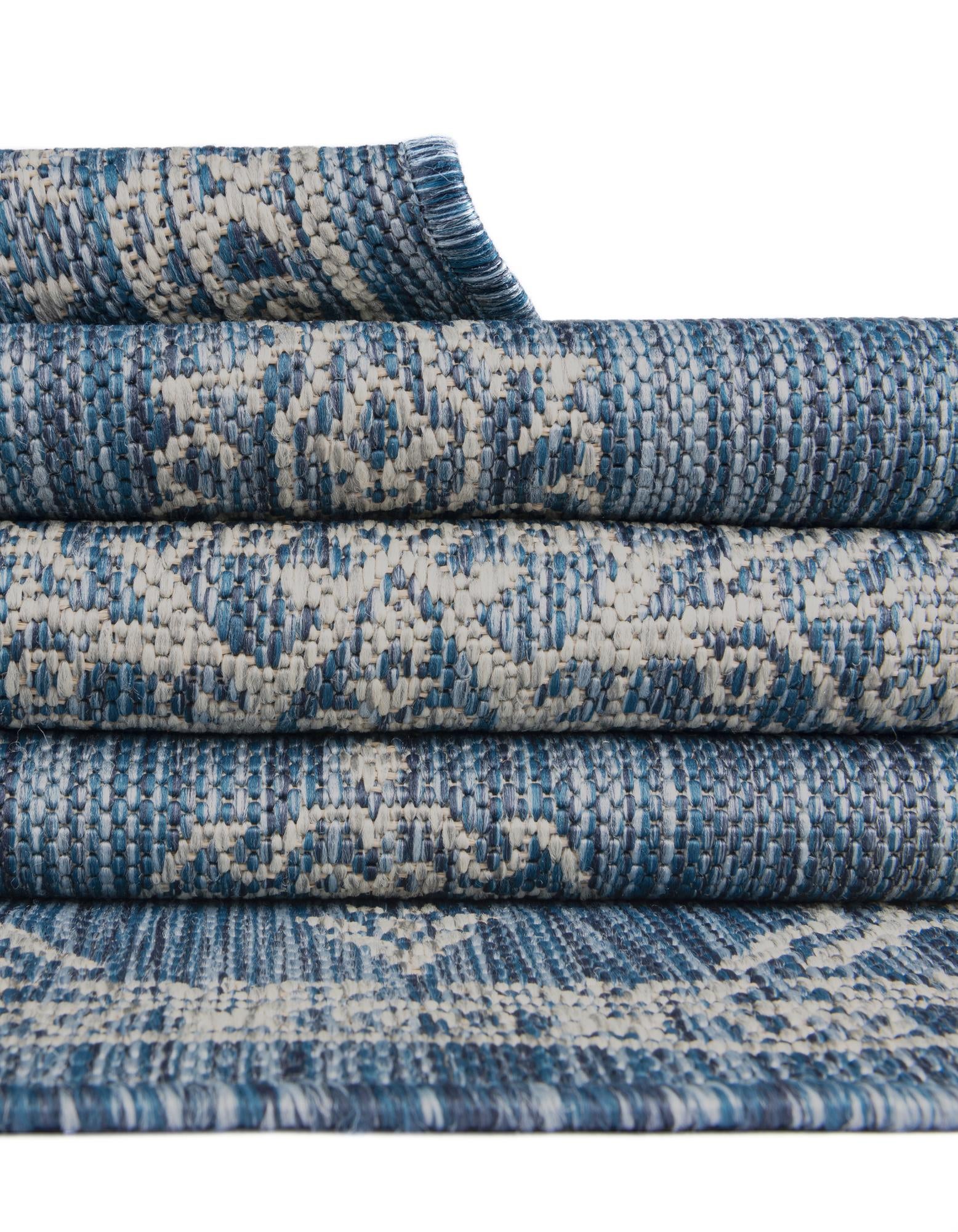  Custom Blue  Washable Traditional Indoor / Outdoor Rug