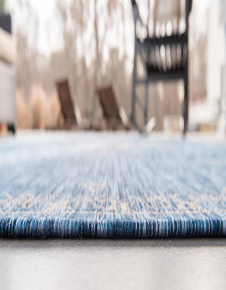 Detail image of  4' x 6'  Washable Traditional Indoor / Outdoor Rug
