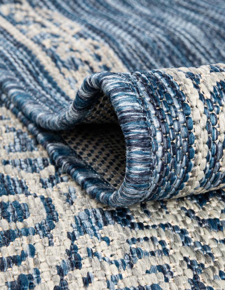 Detail image of  4' x 6'  Washable Traditional Indoor / Outdoor Rug