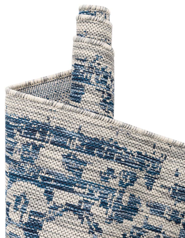 Detail image of  7' 10 x 10'  Washable Traditional Indoor / Outdoor Rug