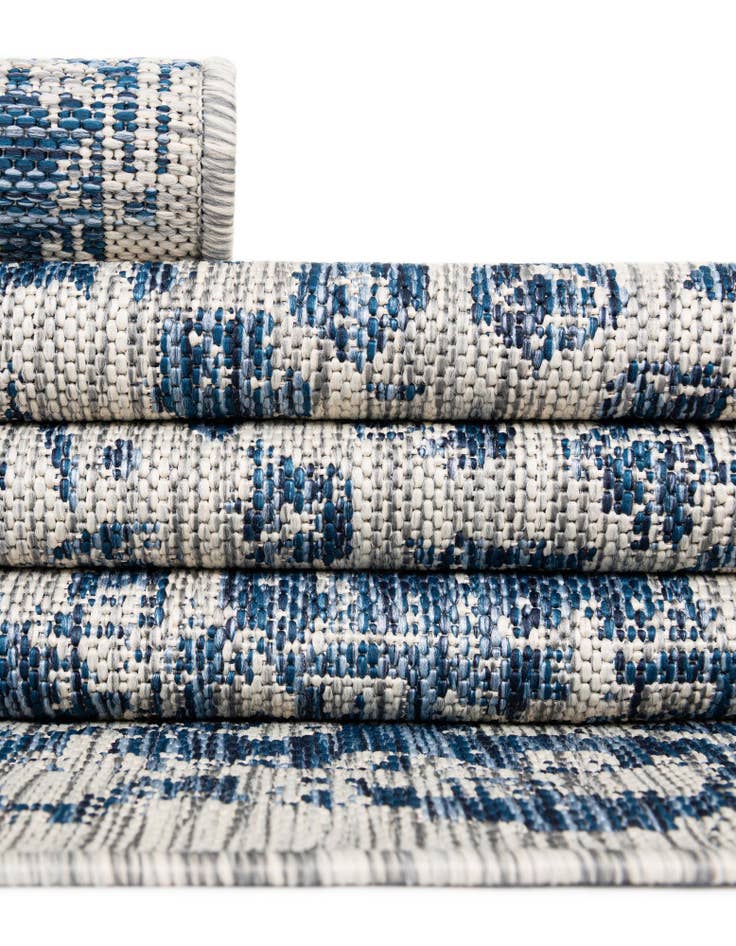 Detail image of  7' 10 x 10'  Washable Traditional Indoor / Outdoor Rug