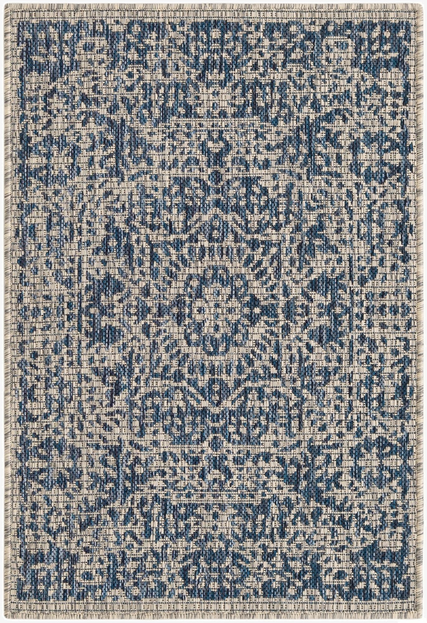  2' x 3'  Washable Traditional Indoor / Outdoor Rug