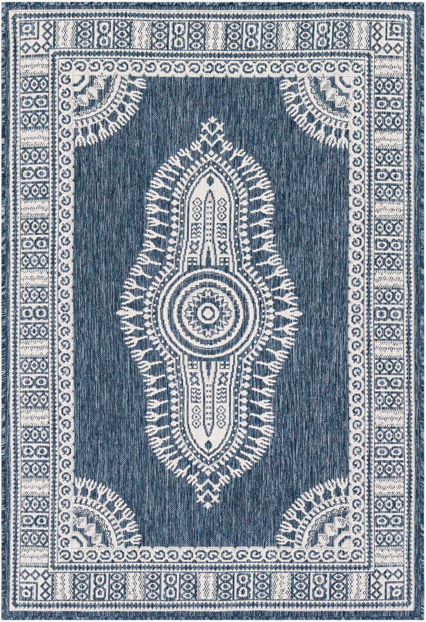  4' x 6'  Washable Traditional Indoor / Outdoor Rug