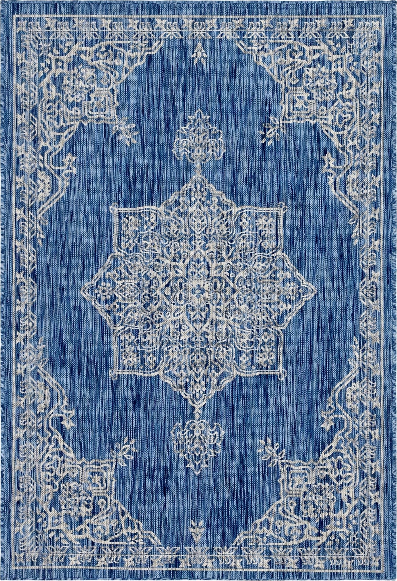 4' x 6'  Washable Traditional Indoor / Outdoor Rug