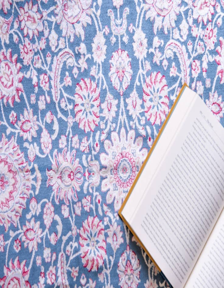 Detail image of  5' x 7' 5 Qom Bamboo Silk Rug