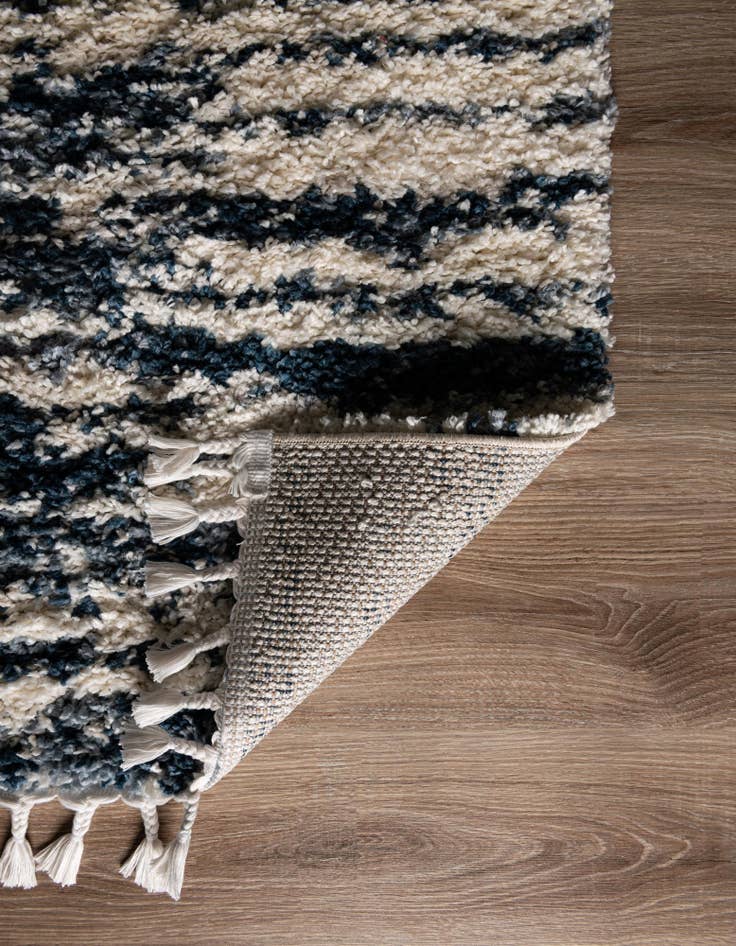 Detail image of  7' x 10' Serenity Shag Rug