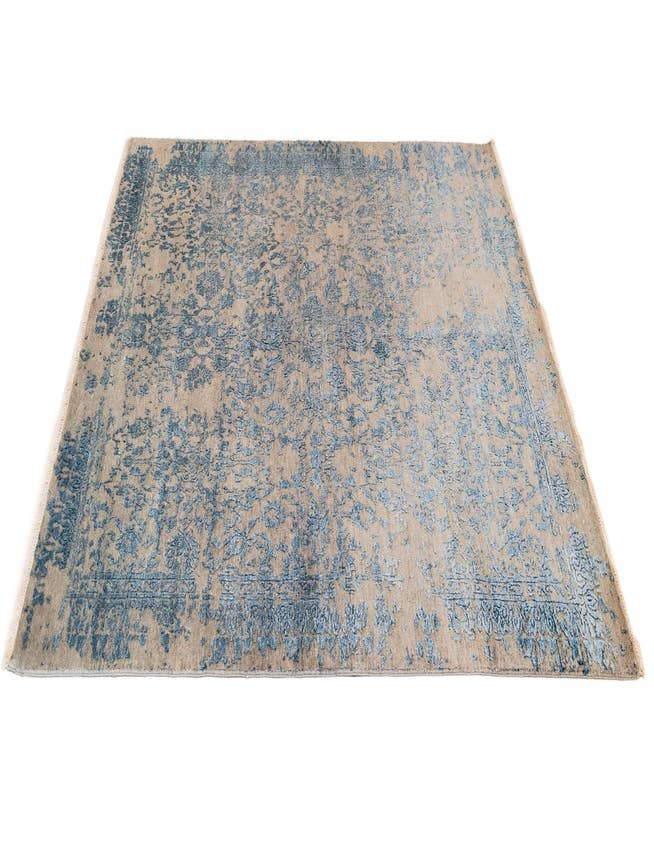 Detail image of  6' 6 x 8' 3 Tulsi Wool Rug