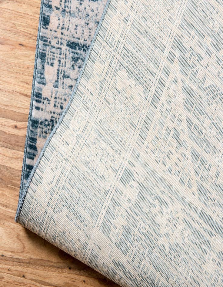 Detail image of  2' 2 x 3' Victoria Rug