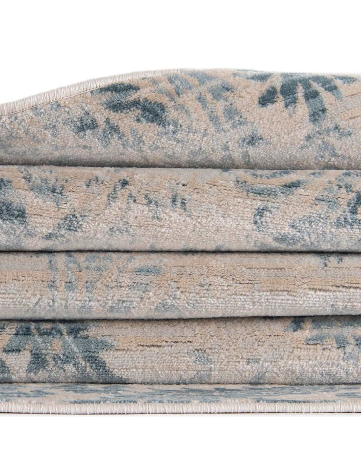 Detail image of  5' x 8' Victoria Rug