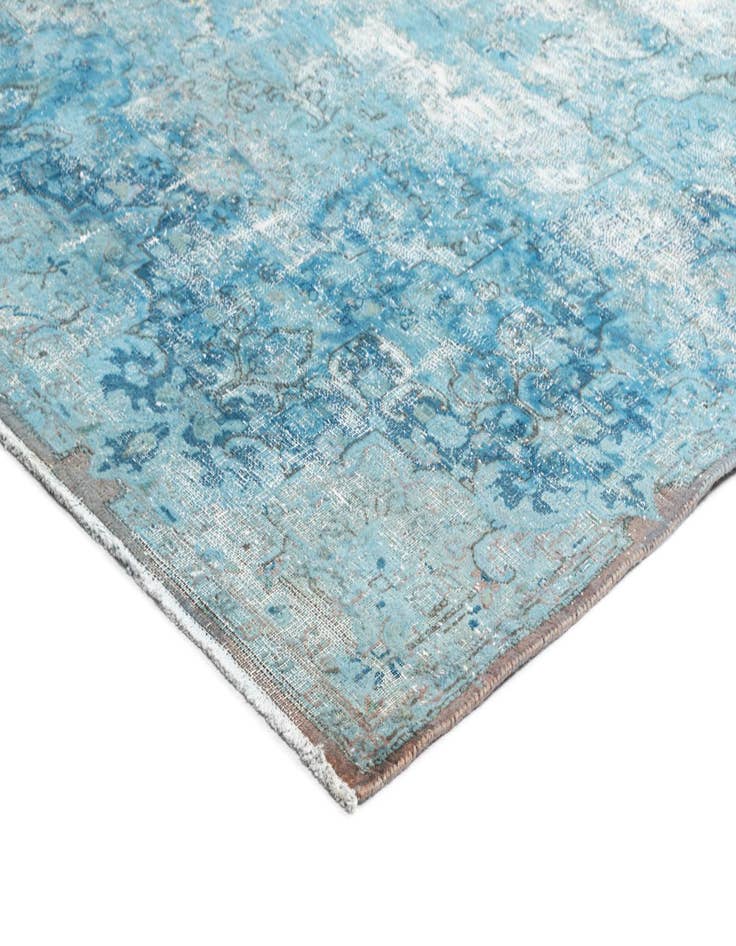 Detail image of  9' 9 x 13' 4 Vintage Royal Wool Rug