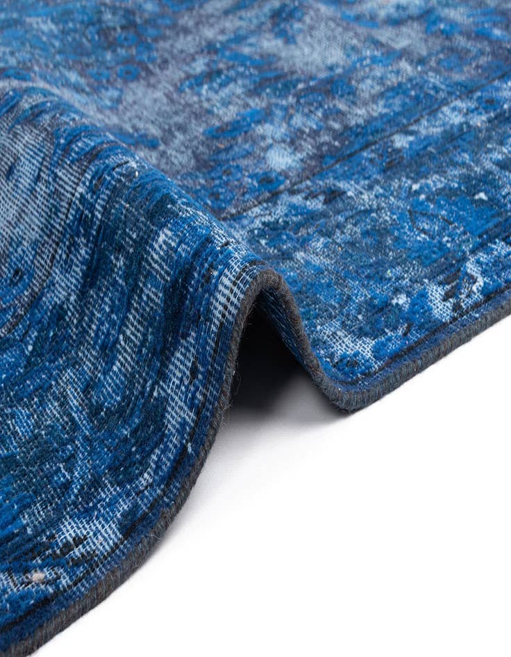 Detail image of  6' 4 x 9' 4 Vintage Royal Wool Rug