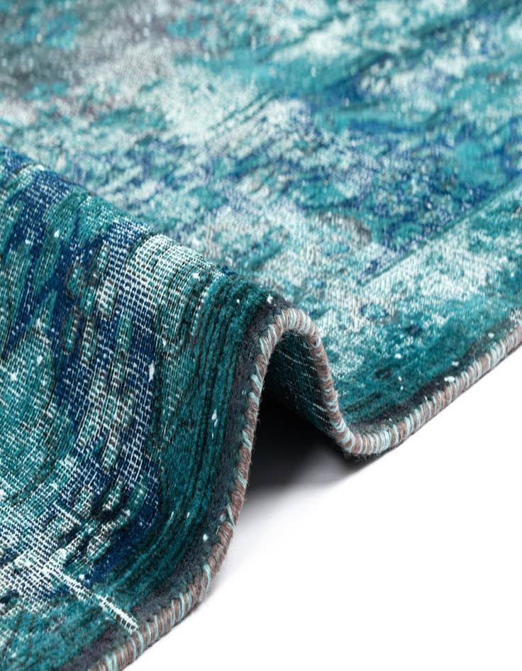 Detail image of  9' 10 x 13' Vintage Royal Wool Rug