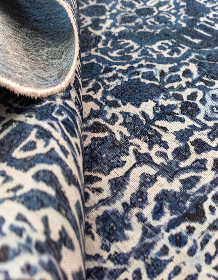 Detail image of  6' 5 x 9' 8 Vintage Royal Wool Rug