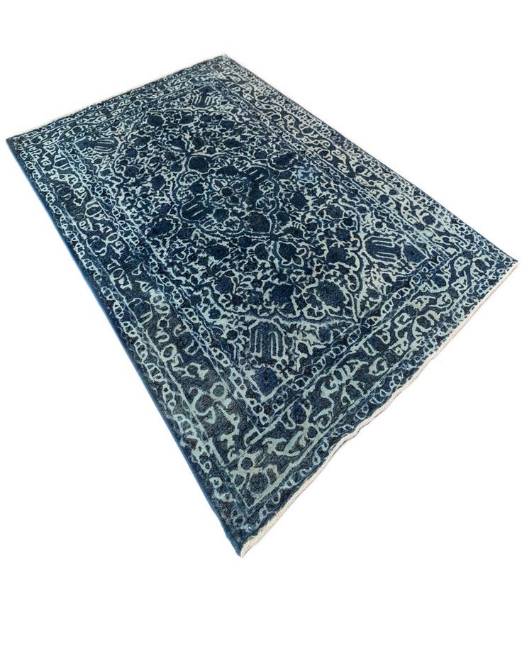 Detail image of  6' 5 x 9' 8 Vintage Royal Wool Rug