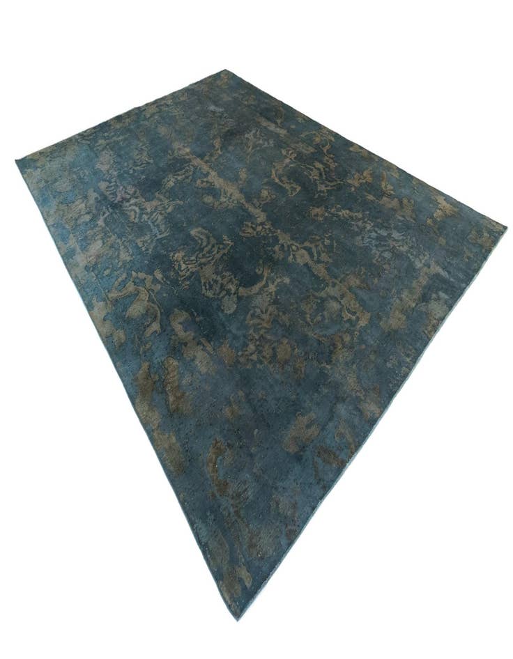 Detail image of  9' 7 x 13' Vintage Royal Wool Rug