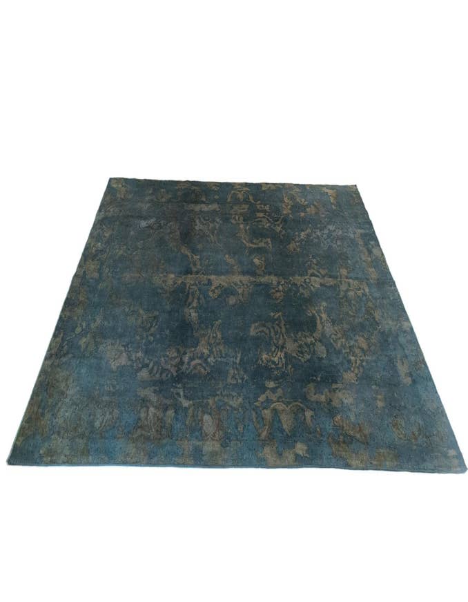 Detail image of  9' 7 x 13' Vintage Royal Wool Rug