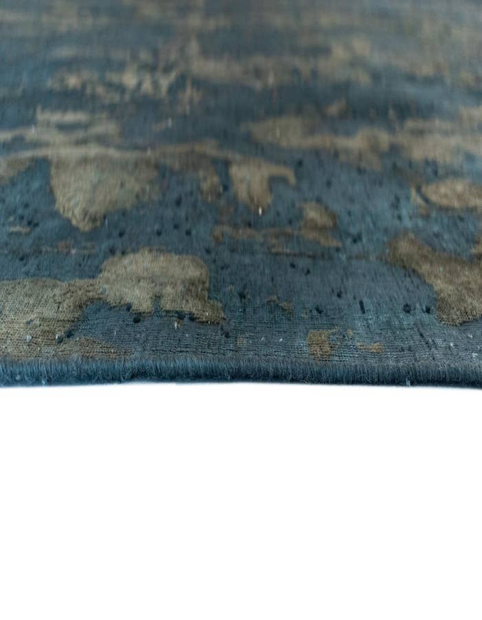 Detail image of  9' 7 x 13' Vintage Royal Wool Rug