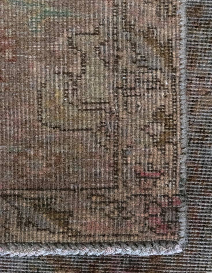 Detail image of  6' 8 x 9' 11 Vintage Royal Wool Rug