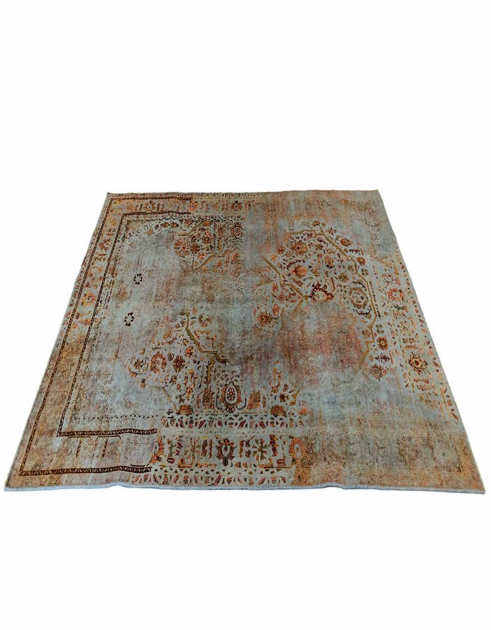 Detail image of  6' 5 x 9' 8 Vintage Royal Wool Rug